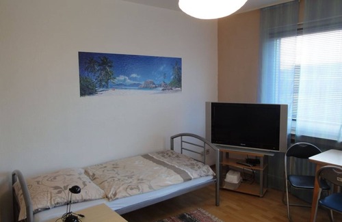 Wanheimerort Apartment | Living with a view of the Rhine - 3rd floor