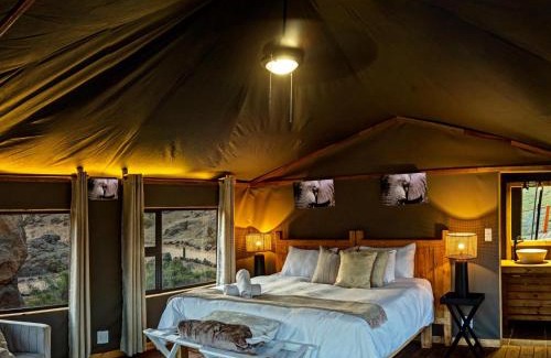 Goanikontes Cabin | Livingstone's Private Tented Lodge
