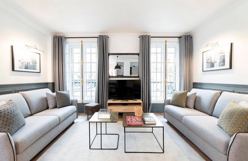Quartier Sainte-Avoye Apartment | LivinParis | Luxury 2 Bedrooms Centre Pompidou