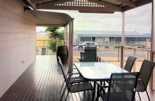 Para Wurlie House | Livnthadream - Point Turton