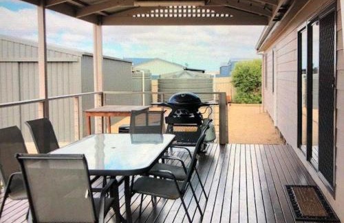 Para Wurlie House | Livnthadream - Point Turton