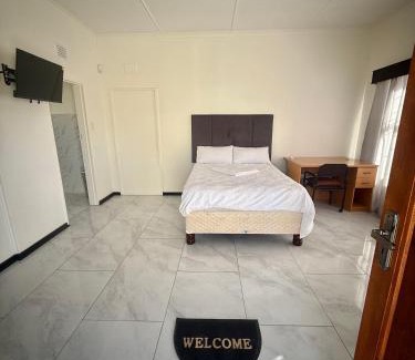 De Aar Apartment | Liya Self Catering
