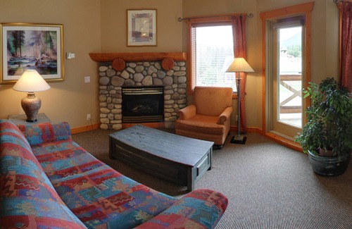 East Kootenay Resort | Lizard Creek Lodge