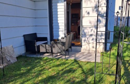 Vrnjacka Banja Apartment | Ljubičica deluxe 2, sa dvorištem i parkingom