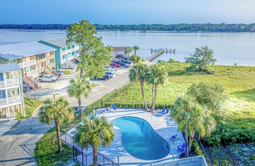 West Panama City Beach Condo | L👀K! 3 KING BEDS - Private Boat Ramp - FREE NETFLIX - Lakefront Lake Powell!