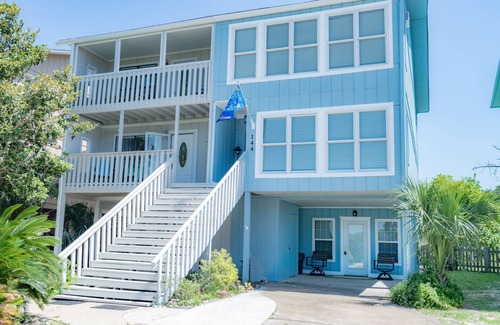 West Panama City Beach Condo | L👀K! 3 KING BEDS - Private Boat Ramp - FREE NETFLIX - Lakefront Lake Powell!