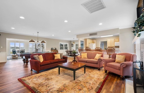 Denver House | LKN Waterfront Point Home!Sleeps 13! Large home&yard! Boating options available