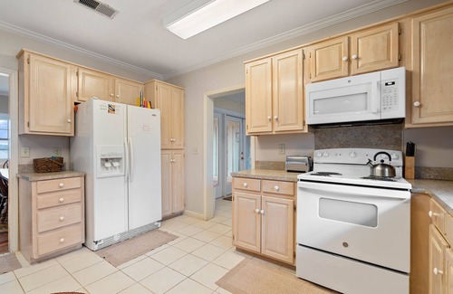 Denver House | LKN Waterfront Point Home!Sleeps 13! Large home&yard! Boating options available