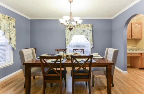 Omaha House | Llama House - Amazing Views, Country Setting - Pet the Llamas! Close to Everything!