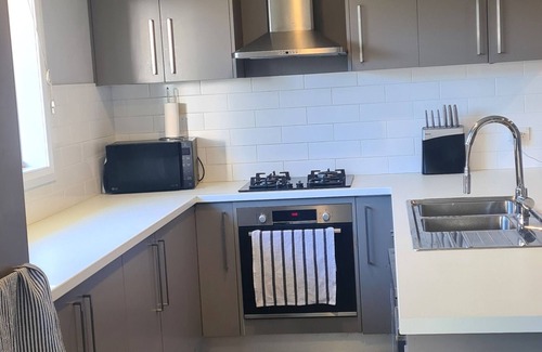 Llanarth House | Llanath home.7.8 km to Mount panorama racing circuit