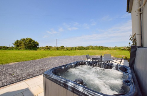 Llanddeusant House | Llanddygfael Hir - Four Bedroom House, Sleeps 8