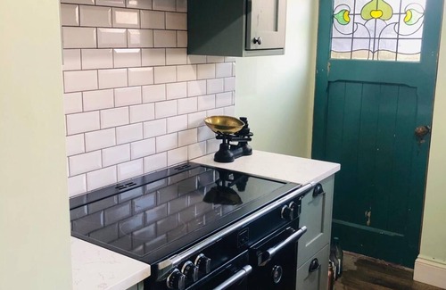 Llangollen House | Llangollen Art Deco Townhouse 4 bed with roll top bath and wood burner