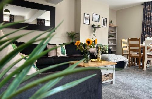 Llangollen Apartment | Llangollen High Street Sleeps 12