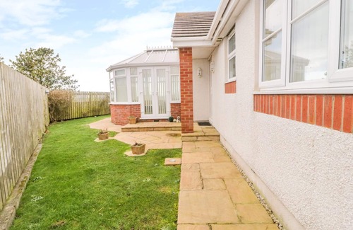 Amlwch House | LLECYN BRAF, pet friendly, country holiday cottage in Amlwch
