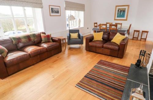 Llanfallteg House | Llety'r Llwynog