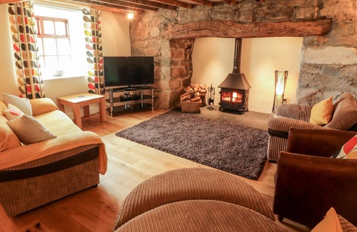 Trefor Cottage | LLWYN AETHNEN, family friendly, character holiday cottage in Trefor