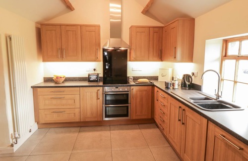 Trefor Cottage | LLWYN AETHNEN, family friendly, character holiday cottage in Trefor