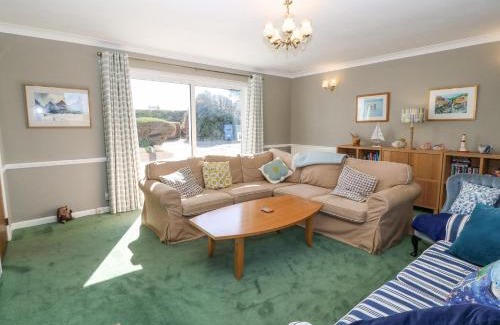 Edern House | Llwyn Celyn