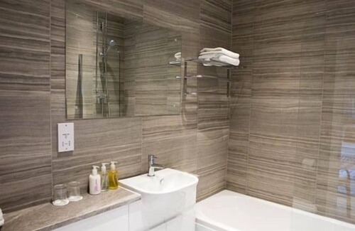 Merthyr Tydfil House | Llwyn Onn Guest House