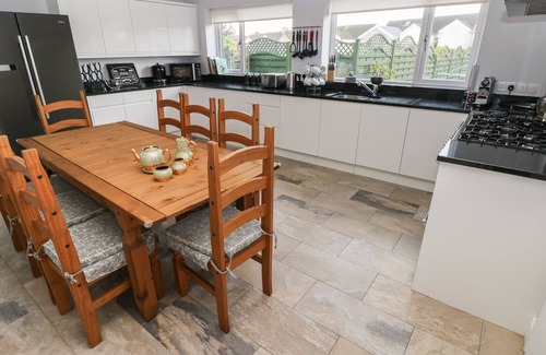 Burry Port House | LLYGAD YR HAUL (SUN), pet friendly, with a garden in Burry Port