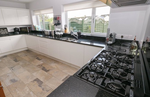 Burry Port House | LLYGAD YR HAUL (SUN), pet friendly, with a garden in Burry Port