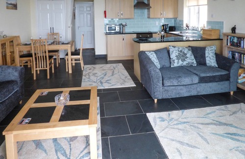 Pendine Cottage | LLYGAID YR HAUL, pet friendly in Pendine