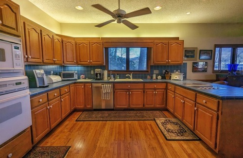 Lake Junaluska House | Llyn Blaen Upper, Lake Junaluska, Lakeside and Mountain Views, Gas FP, Central