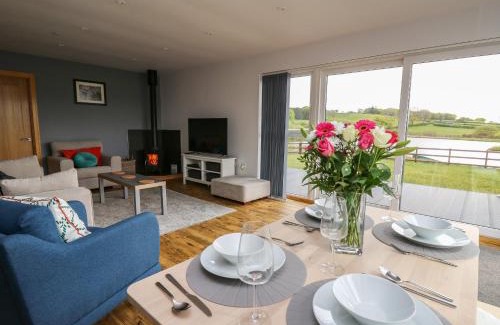 Bethania House | Llyn Cae Ty Nant Fishery Holiday Let