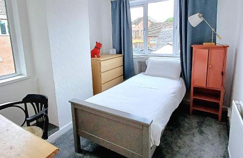Llanfairpwllgwyngyll House | Llys Ifor holiday home