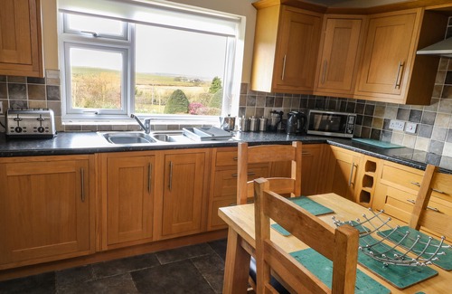 Bodedern Cottage | LLYS LLYWENAN, pet friendly, with open fire in Llanddeusant