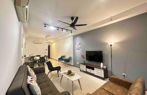 Tanjung Bungah Apartment | LM HomeyB 3BR Coastline Family Suite for 4-14 Pax with Nexflix & Coway Water Purifier