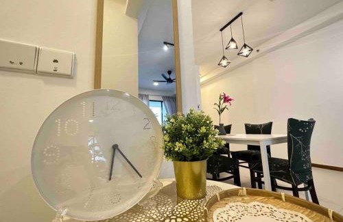 Tanjung Bungah Apartment | LM HomeyB 3BR Coastline Family Suite for 4-14 Pax with Nexflix & Coway Water Purifier