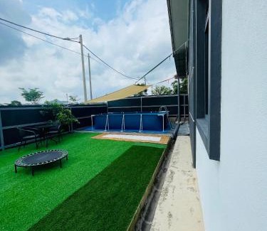 Durian Tunggal House | LNZ Pool Homestay Melaka