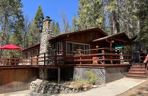 North Wawona Cabin | Log Cabin Nestled in the Pine Trees in Yosemite National Park