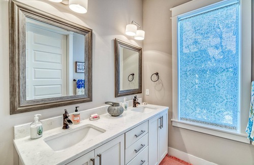 Greenway Park House | Loaded Pet Friendly by Gulf w Comm Pool and Bikes