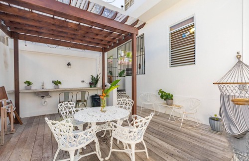 Parque House | Local Art Deco/House Near to Everything + Beach