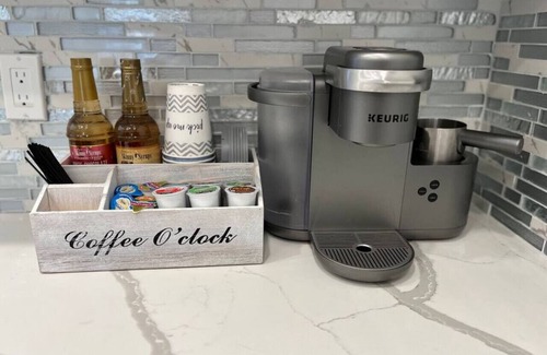 Highland Falls Apartment | Local Artist Inspired | Walk to WestPoint + King Bed