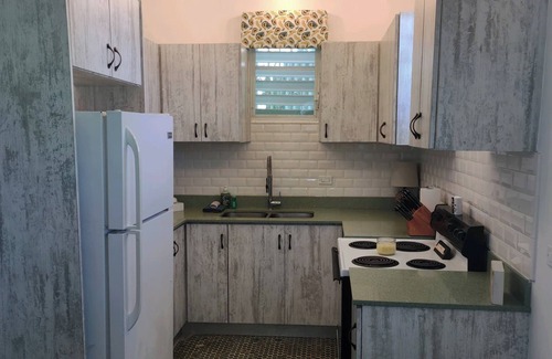 Santurce House | Local Experience! 5 Minutes to Beach; Solar + Cistern