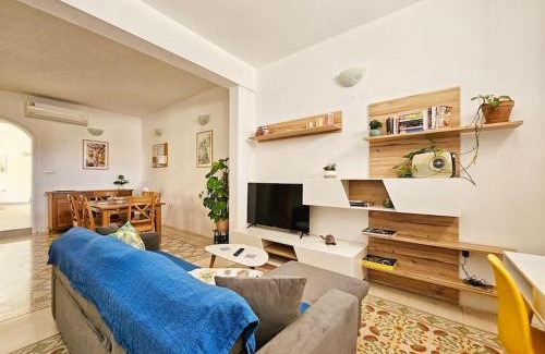 Msida Apartment | Local living in historic house with Private Garden
