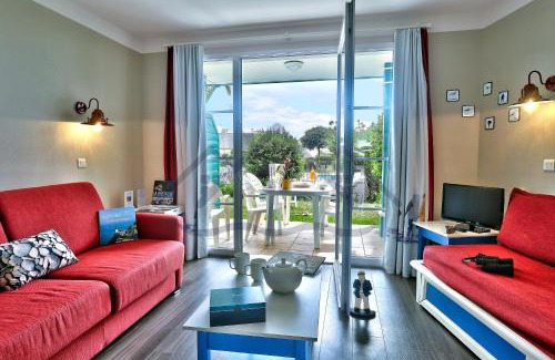 Guilvinec Apartment | LocaLise - A06 - Entièrement de plain-pied avec petite vue mer - Donnant sur la piscine et le jardin - wifi inclus - draps inclus -