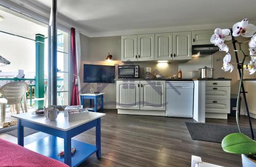 Guilvinec Apartment | LocaLise au Guilvinec - A16 - Vue sur la mer, la piscine et le jardin - Tout à pied, plages, port, centre, commerces, marché - Wifi inclus - Animaux bienvenus - Linge de lit inclus