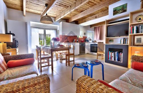 Guilvinec House | LocaLise - M6B - Ty pompon, - Maison de vacances dans le centre du Guilvinec - extérieur clos - wifi inclus - animaux bienvenus - à deux pas des plages et du port du Guilvinec