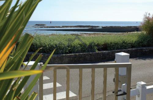 Guilvinec House | LocaLise - Maison E2 au Guilvinec - A 20m de la mer avec jardin et piscine - Tout à pied, plage, port, centre commerces, marché - Wifi inclus - Vue mer de la chambre - Animaux bienvenus - Linge de lit inclus