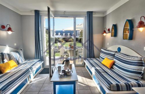Guilvinec House | LocaLise - Maison E2 au Guilvinec - A 20m de la mer avec jardin et piscine - Tout à pied, plage, port, centre commerces, marché - Wifi inclus - Vue mer de la chambre - Animaux bienvenus - Linge de lit inclus