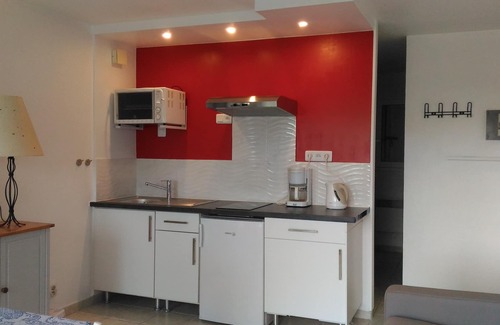 Locmariaquer Apartment | LOCALOC feet in the water STUDIO A1