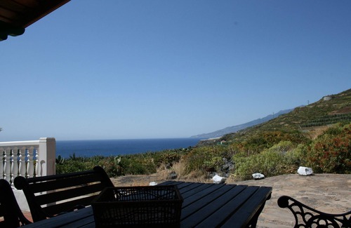 El Granel Cottage | Located at sea level, privacy and sea views