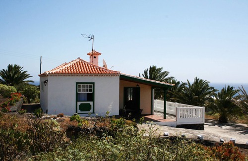 El Granel Cottage | Located at sea level, privacy and sea views