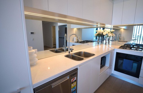 Bankstown Apartment | Located in heart of Bankstown and on top of the building with full of views.