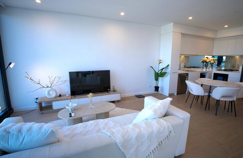 Bankstown Apartment | Located in heart of Bankstown and on top of the building with full of views.