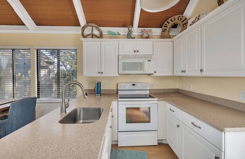 St. Simons Island House | Located in Sea Palms with beautiful Marsh views!